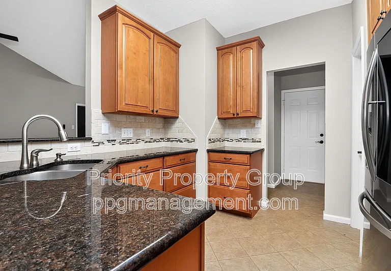 9118 Pine Springs Ct — Photo 13