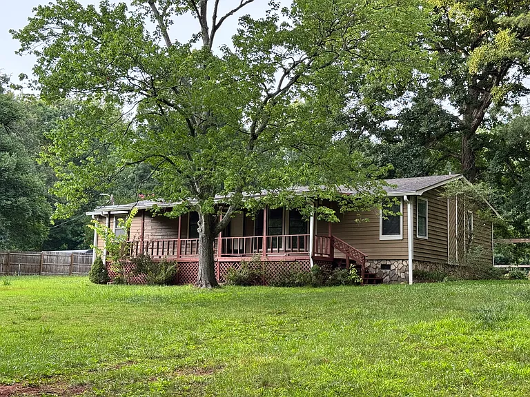 9700 Beatties Ford Rd — Photo 25