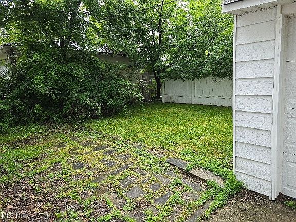 4th image of 10713 Penfield Ave