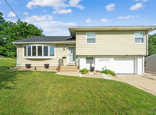 705 Grant Wood Dr SE, Cedar Rapids, IA 52403