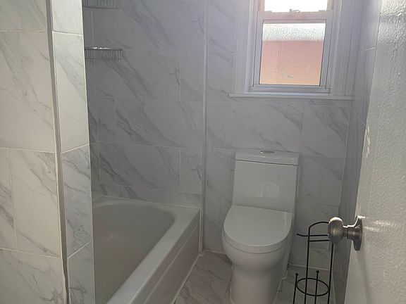 3rd image of 27-02 Astoria Blvd Unit 2R