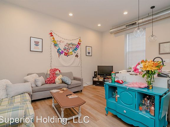 3rd image of 1447 W Superior St #105