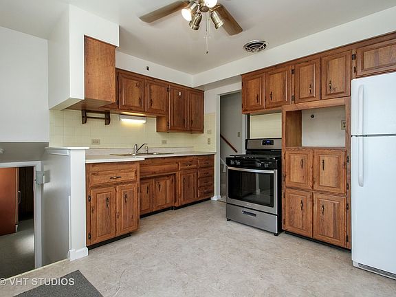 3rd image of 44 E Arquilla Dr E