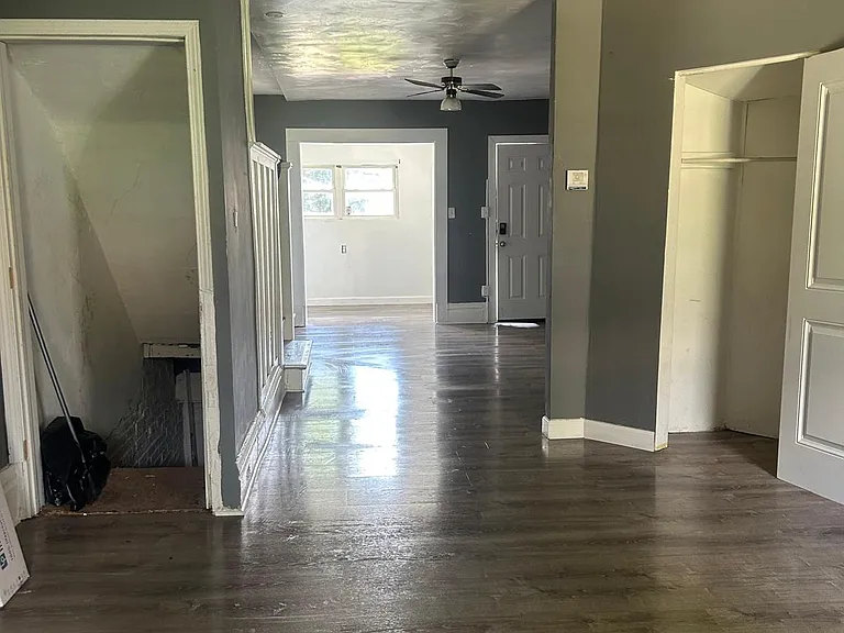 1502 Davis Ave — Photo 9