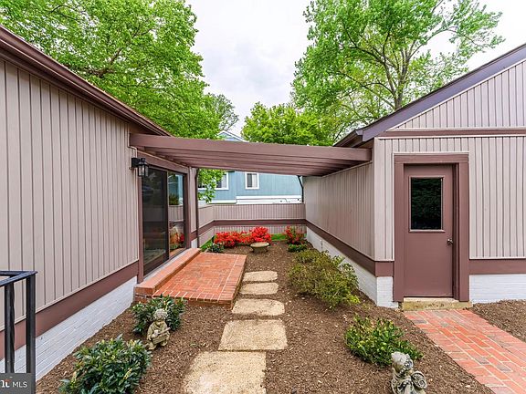 4th image of 11819 Blue Spruce Rd