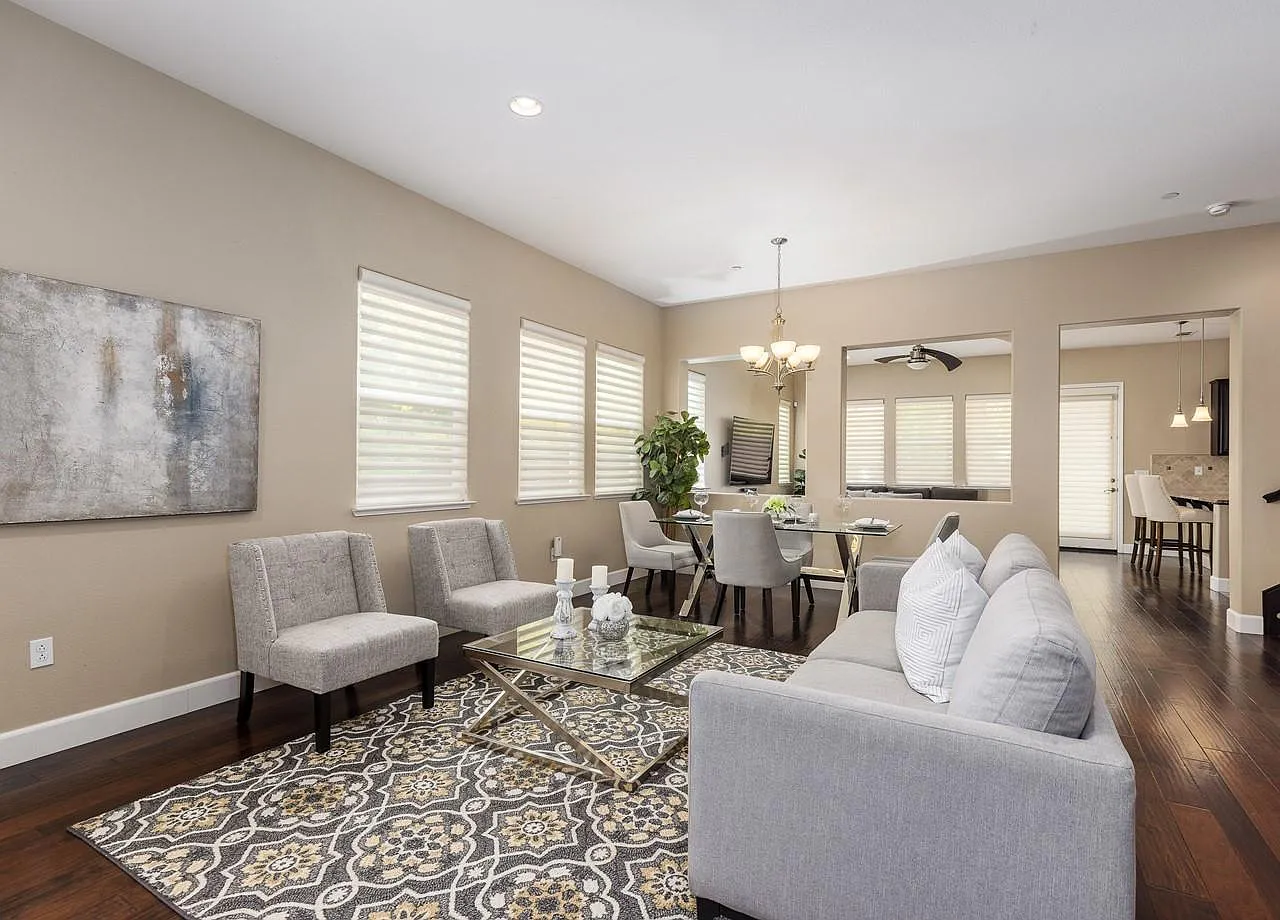 5 bed, 3562 sqft, $6,695 — Photo 2