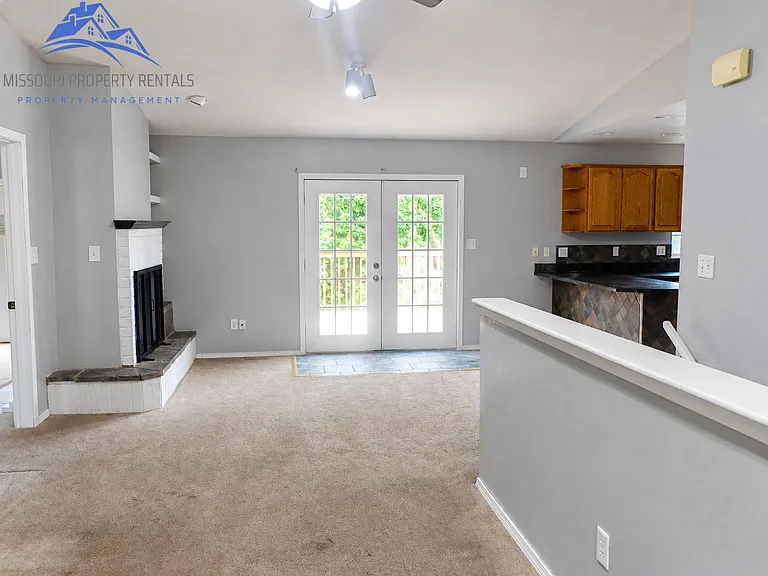 216 Spring Meadows Pkwy — Photo 2