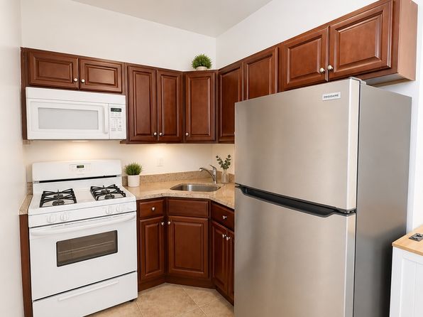 241 Edgegrove Ave #1