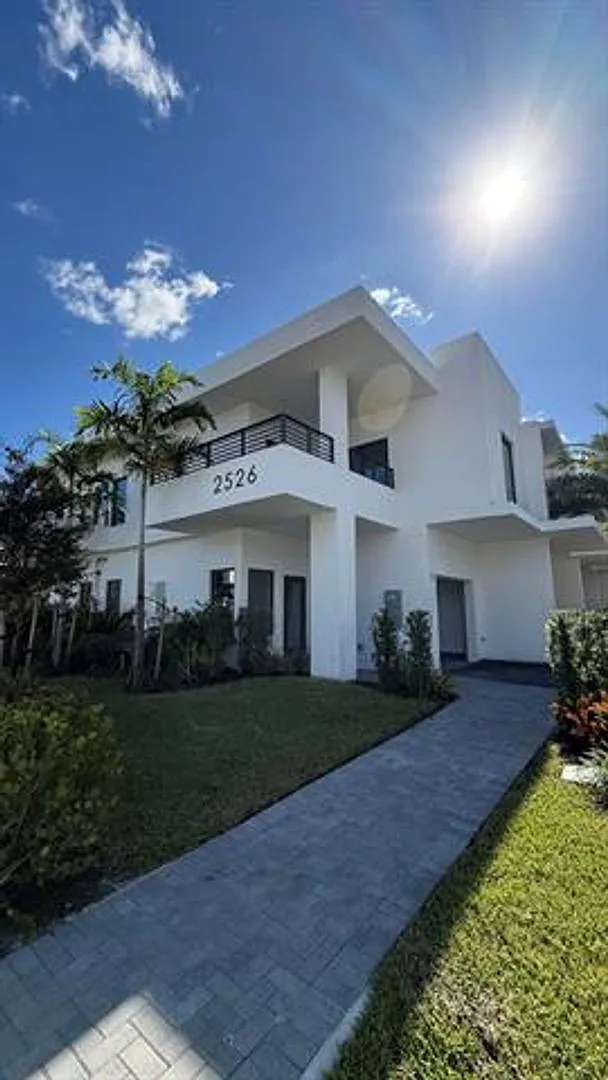 2526 Pierce St th 4, Hollywood, FL 33020 — Photo 2