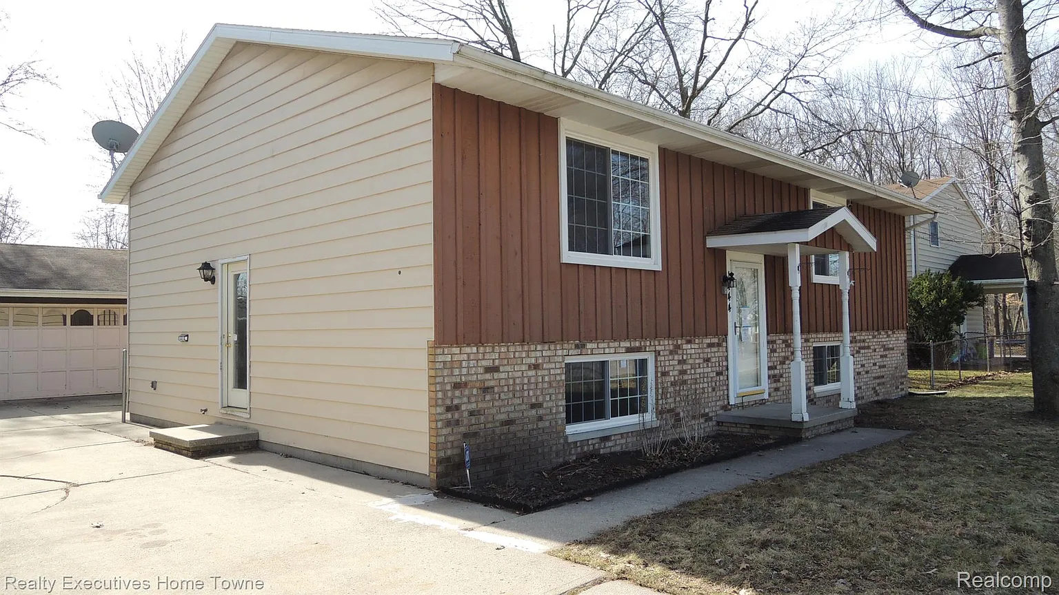 1444 Hazelwood Ln photo 1