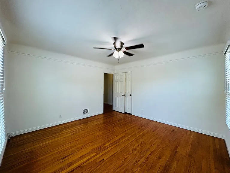 340-342 N Harper Ave — Photo 22