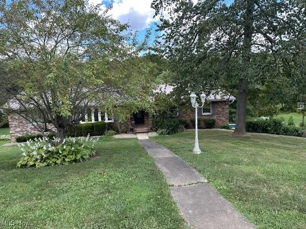 170 Christopher Pl, Zanesville, OH 43701