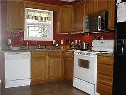 4th image of 215 Fairway Green Dr