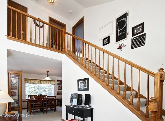 2nd image of 2505 Applewood Ln