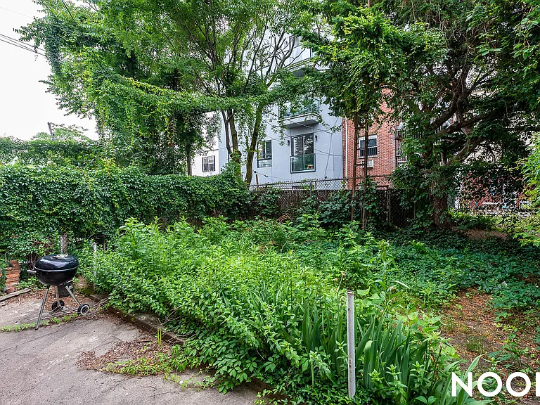86 Menahan St #1R — Photo 13