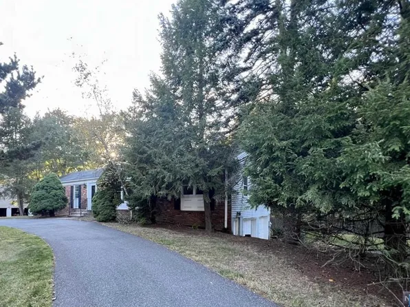 84 Carlton Ln, Harrington Park, NJ 07640