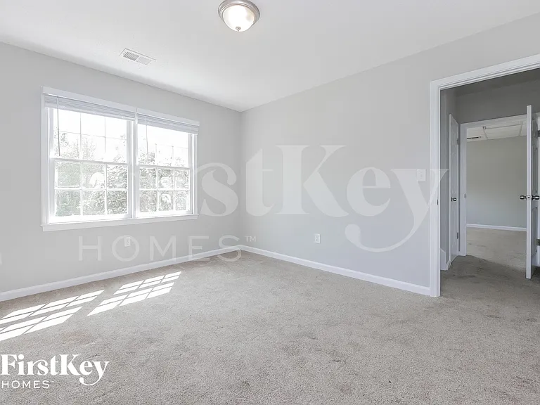 221 Whitney Ln — Photo 14