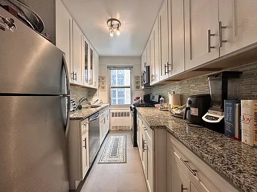 77 W 55th St Photo 1