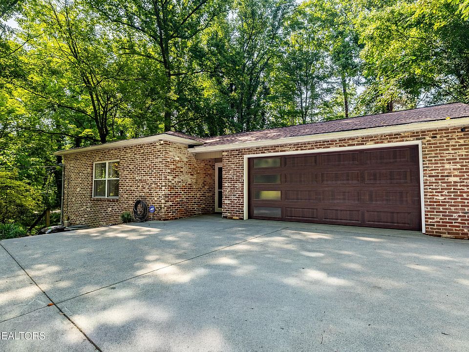 1st image of 2513 Lakemoor Dr