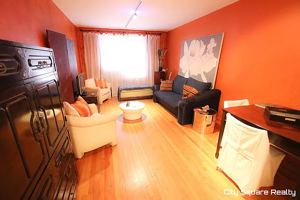 Sold by Remax City Square | media 15