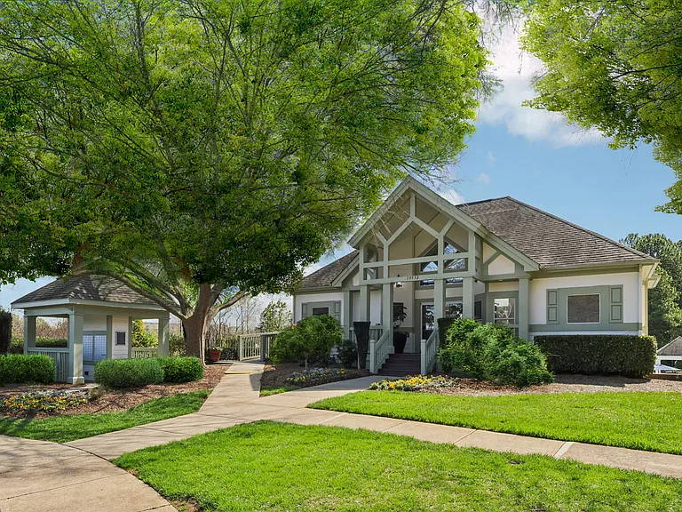 One Norman Square — Photo 23
