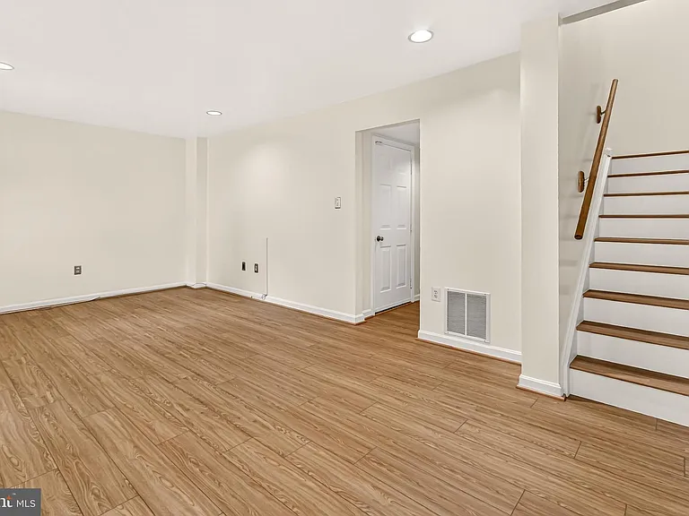 14637 Stream Pond Dr — Photo 37