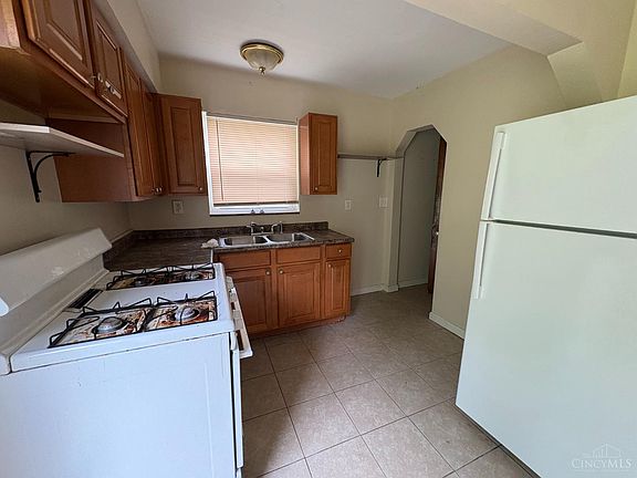 3rd image of 218 Ridgeway Rd