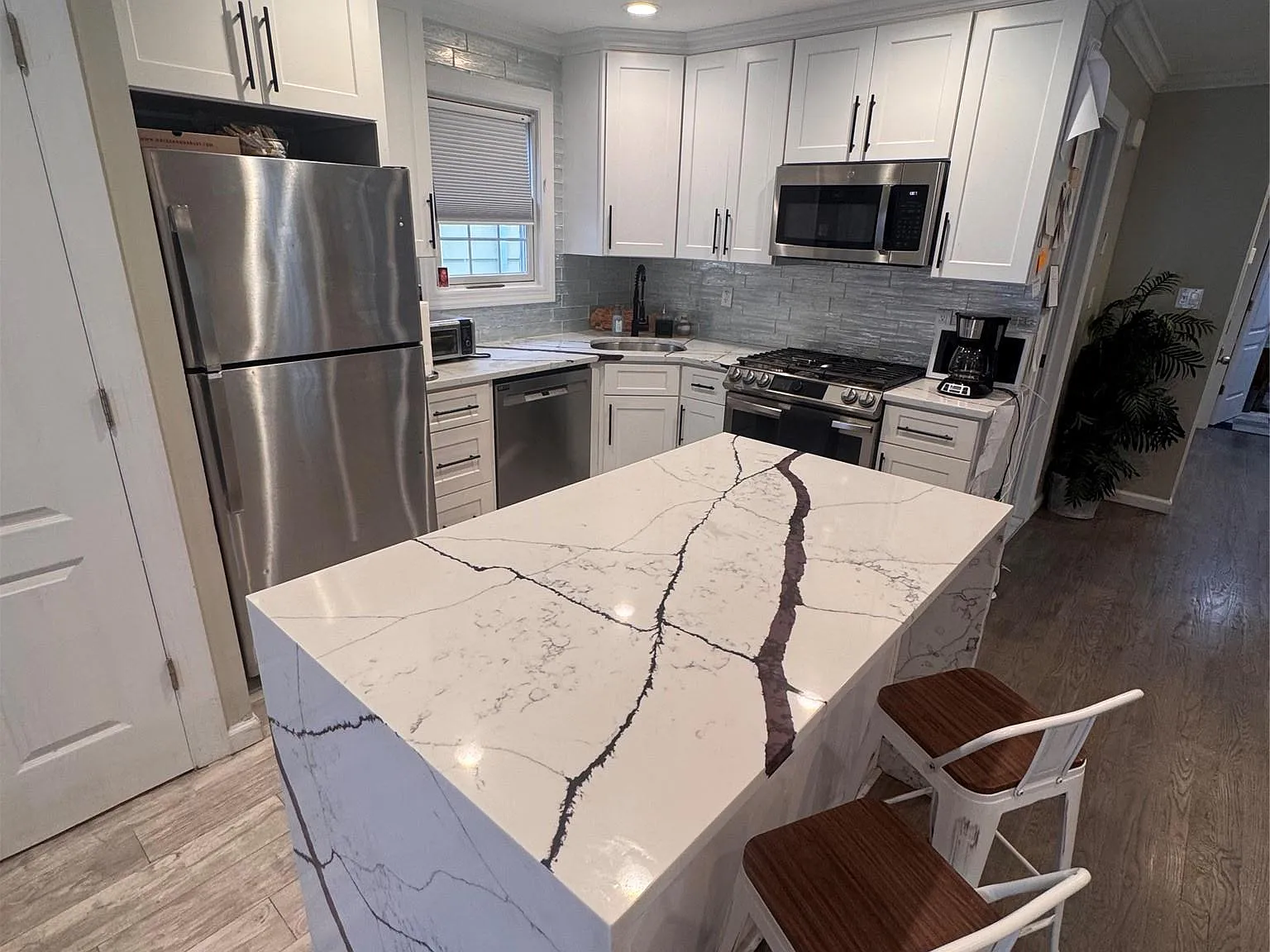 3 bed, 2.0 bath, 1000 sqft, $4,500 — Photo 3