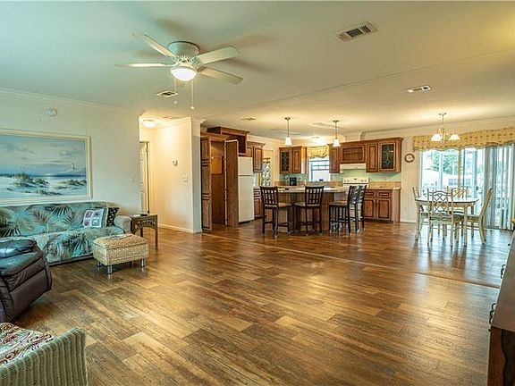 3rd image of 3835 Coconut Dr