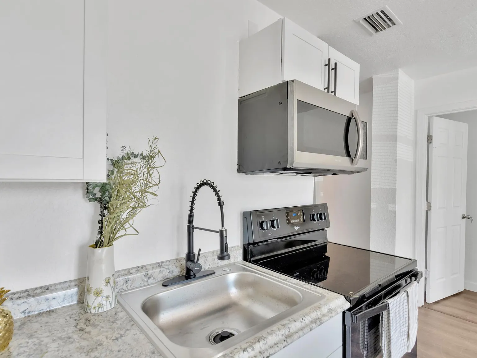 1 bed, 500 sqft, $1,450 — Photo 4