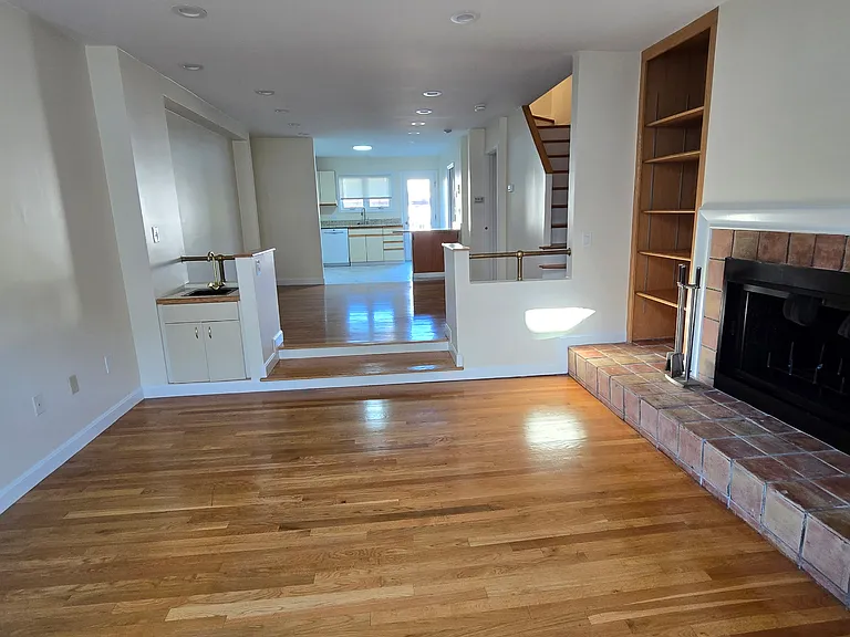 8 Rollins Ct — Photo 18
