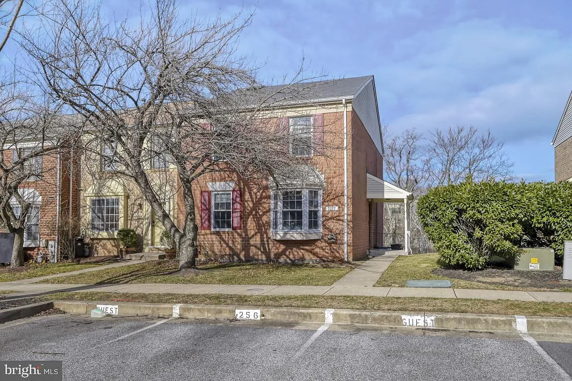 3 bed, 2.5 bath, 2052 sqft, $2,800 — Photo 2