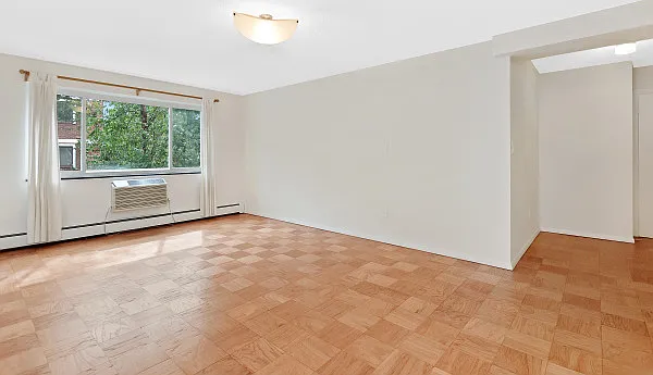 3 bed, 980 sqft, $4,200 — Photo 1
