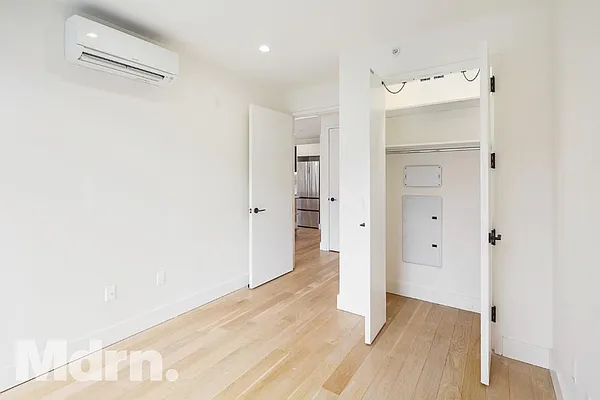 Rented by Mdrn Residential | media 38