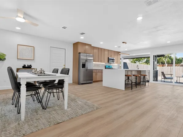 3757 Blue Trace Ln, Farmers Branch, TX 75244