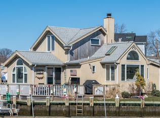 2475 Jackson Ave, Seaford, NY 11783