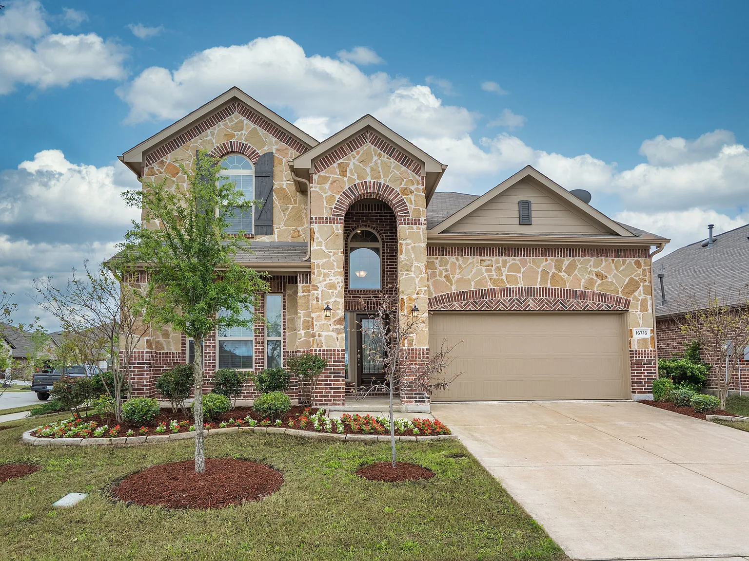 4 bed, 3.5 bath, 3007 sqft, $2,950 — Photo 1