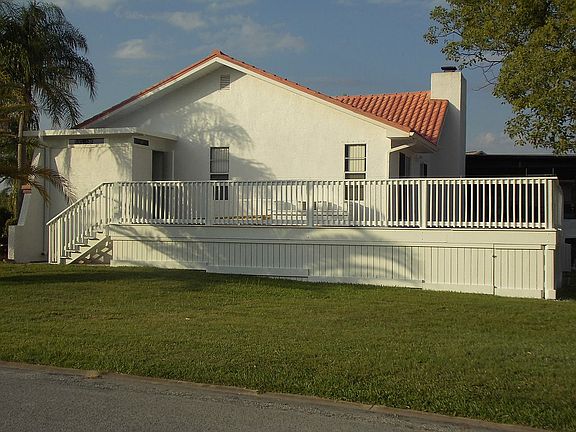 FRONTAL VIEW TO GRIDLEY LANE