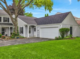 1049 Oswego Rd, Naperville, IL 60540
