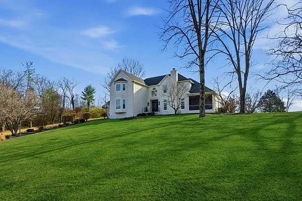 106 Engle Ct — Photo 1