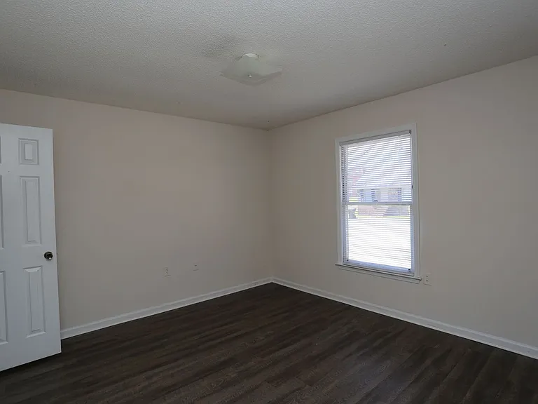 100 Lanier Dr #17 — Photo 8