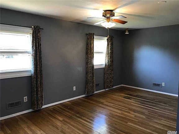 5th image of 16 Beaumont Dr