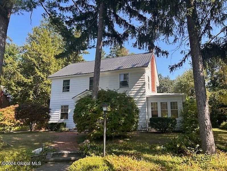 2nd image of 1390 Keyes Avenue