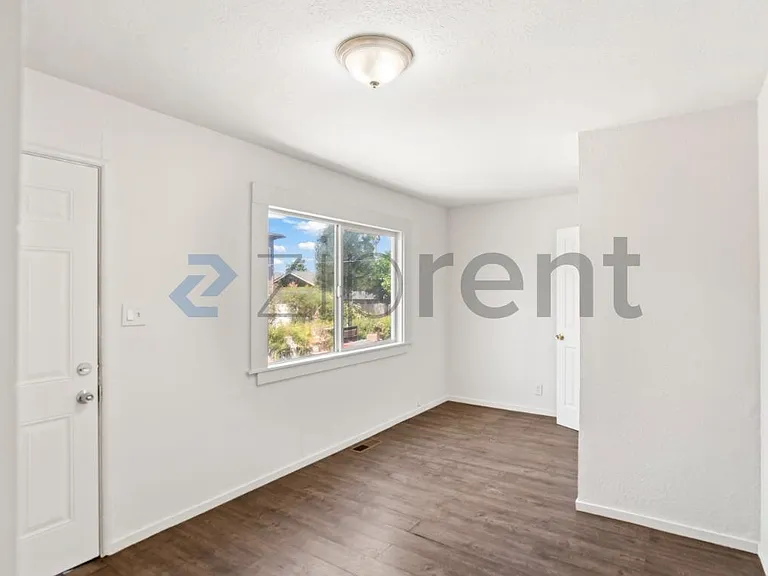 1253 84th Ave — Photo 13