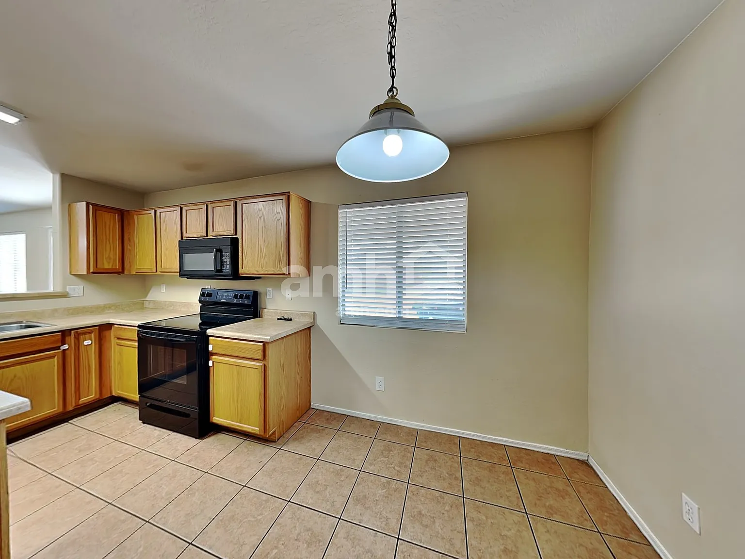 3 bed, 2.5 bath, 2145 sqft, $2,170 — Photo 4