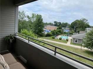 60 Maple St APT 27E, Branford, CT 06405