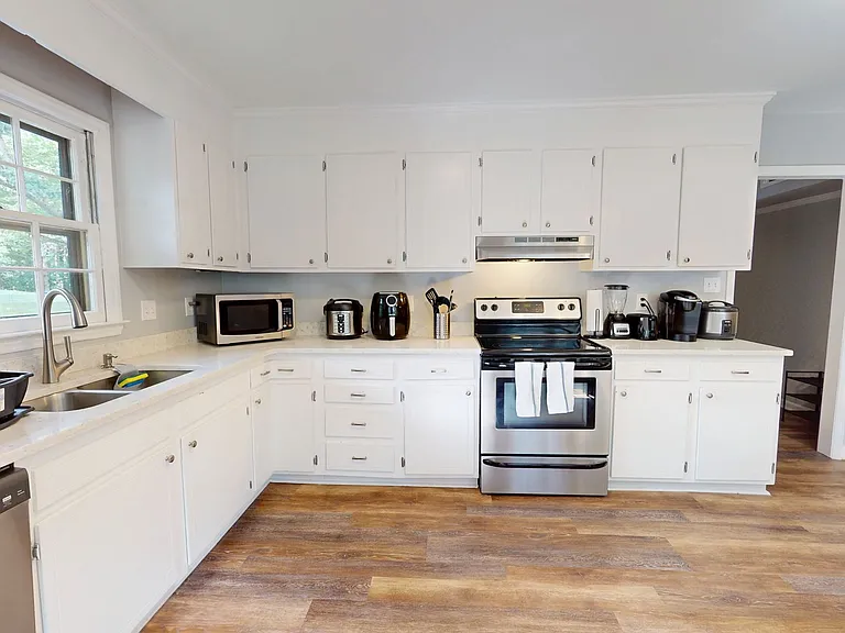512 Riverwood Rd — Photo 1