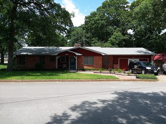 3rd image of 2431 Woodhaven Dr