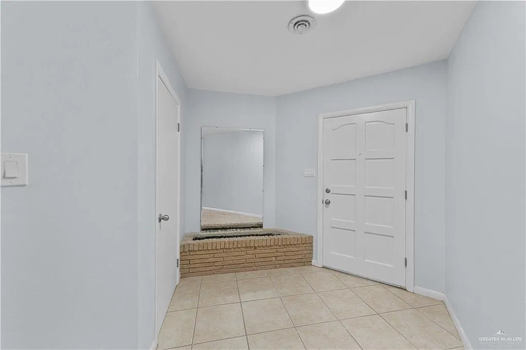 4 bed, 3.0 bath, 2819 sqft, $1,900 — Photo 4