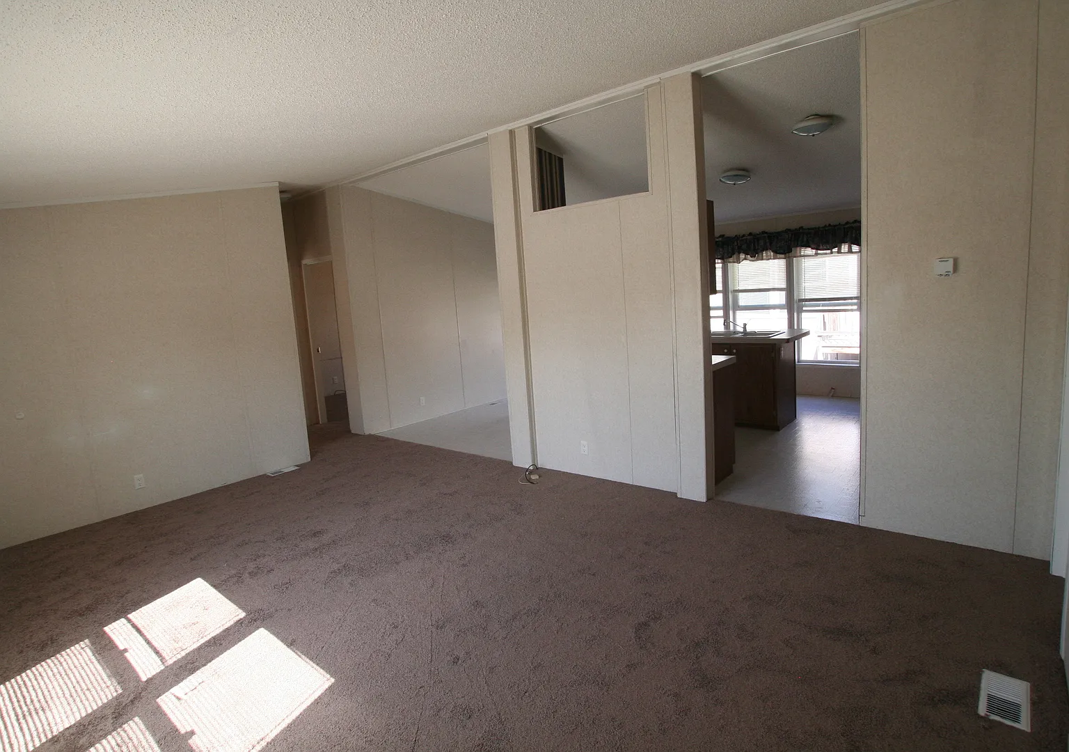 3 bedroom in centralized location — Photo 3